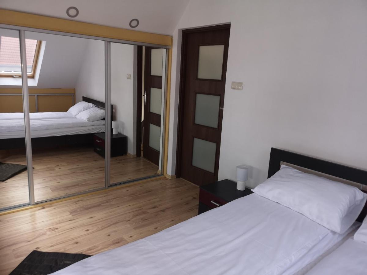 Apartament Dluga Apartment เยเลเนียกูรา ภายนอก รูปภาพ