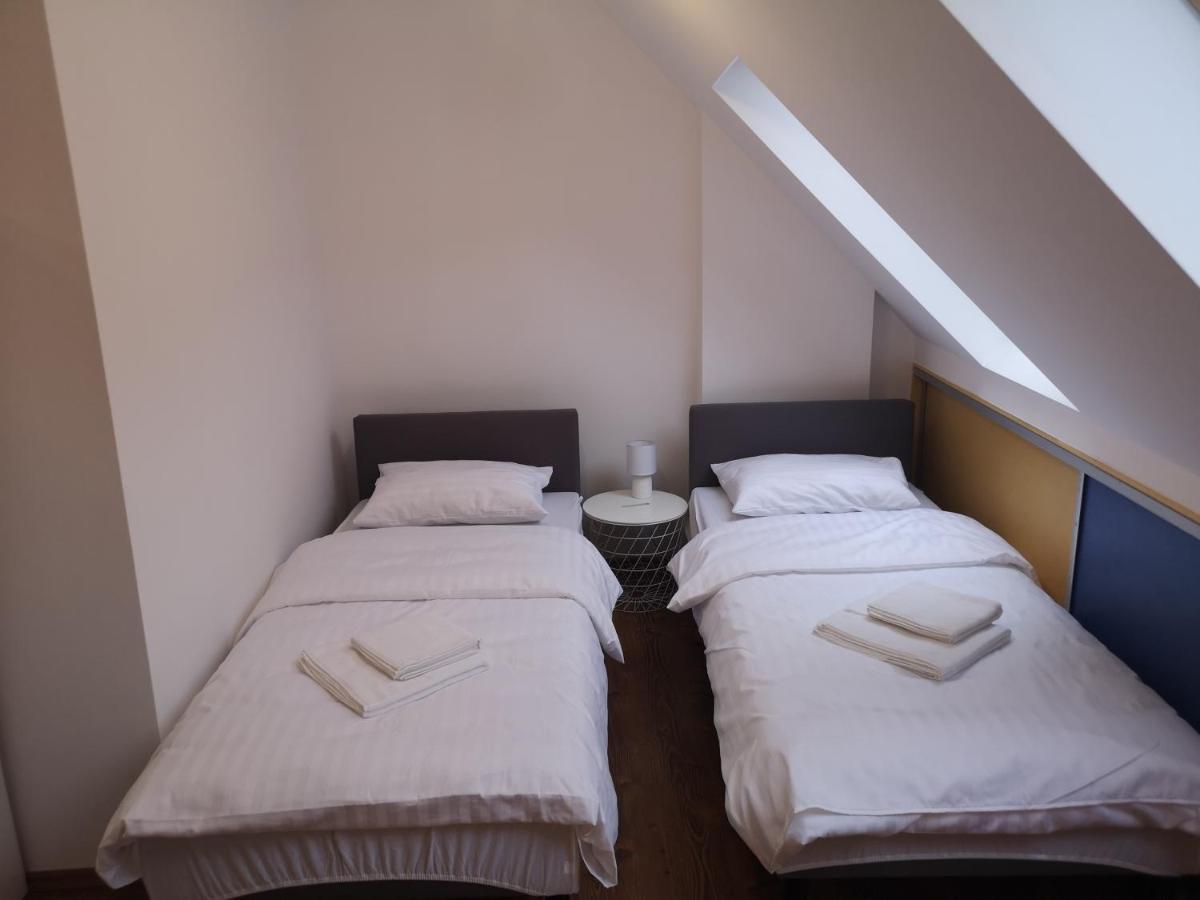 Apartament Dluga Apartment เยเลเนียกูรา ภายนอก รูปภาพ